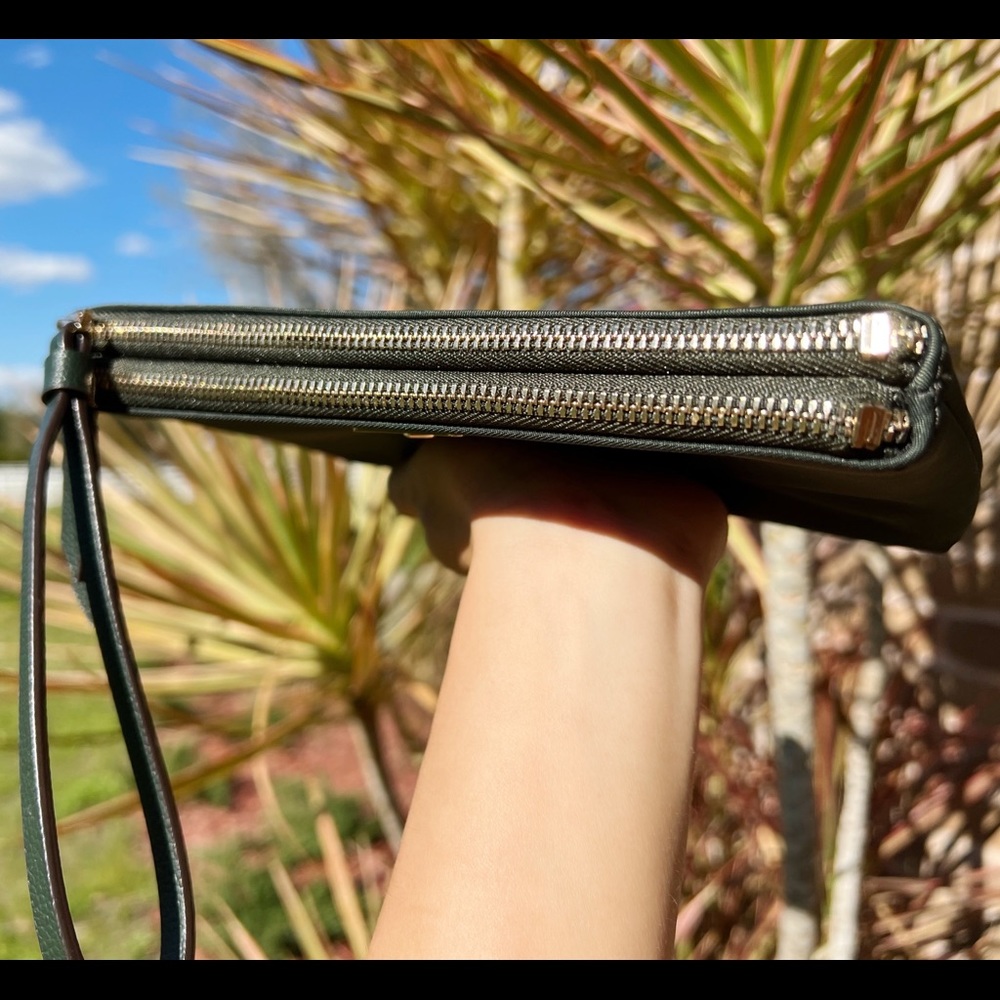 Kate Spade Large Wristlet - Picture 3 of 4